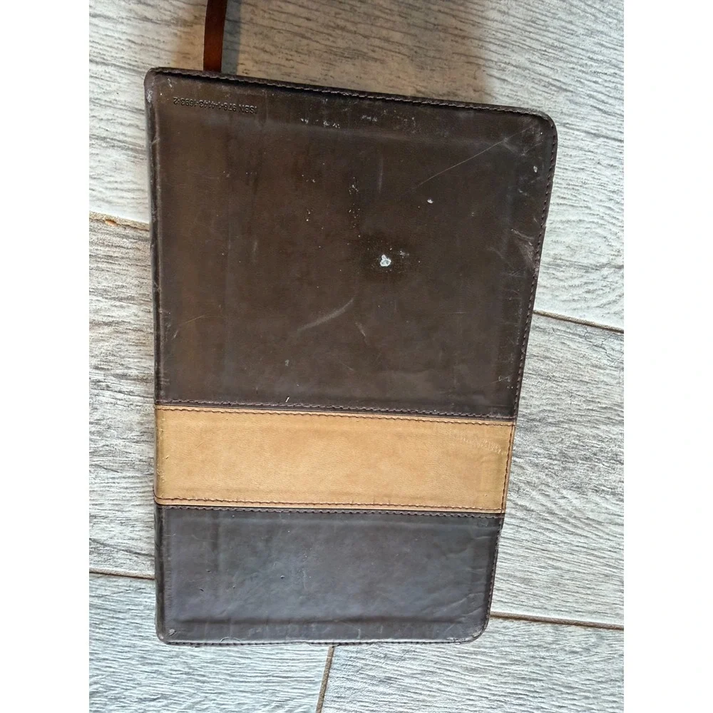 New Living Translation Tyndale House Holy Bible Gift Award NLT Leather Like Used